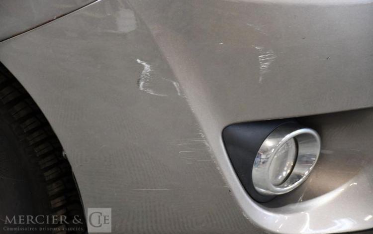 TOYOTA COROLLA VERSO GRIS DQ-734-JP