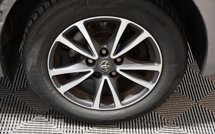 TOYOTA COROLLA VERSO GRIS DQ-734-JP