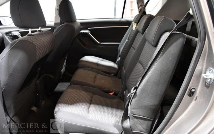 TOYOTA COROLLA VERSO GRIS DQ-734-JP