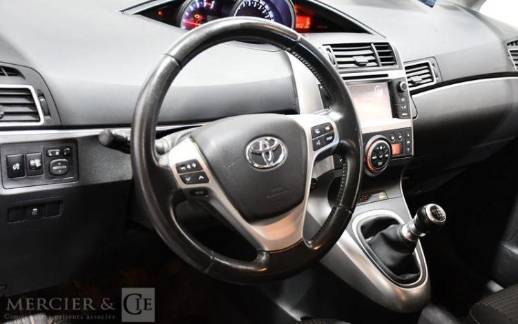 TOYOTA COROLLA VERSO GRIS DQ-734-JP