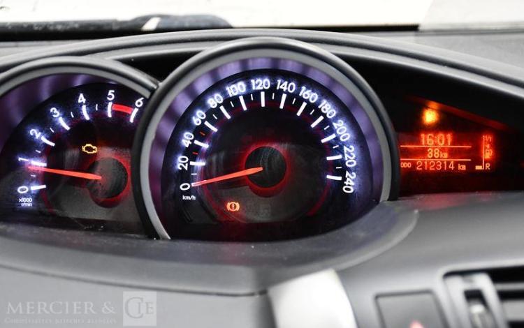 TOYOTA COROLLA VERSO GRIS DQ-734-JP