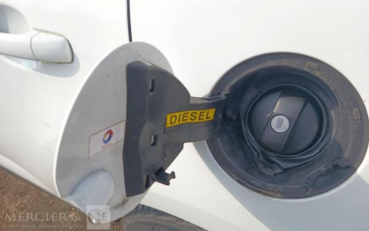 CITROEN C3 II SOCIETE 1.6 BLUEHDI 99CV CONFORT – DIESEL – 134477 KMS – ANNEE 2016 BLANC EA-015-BY