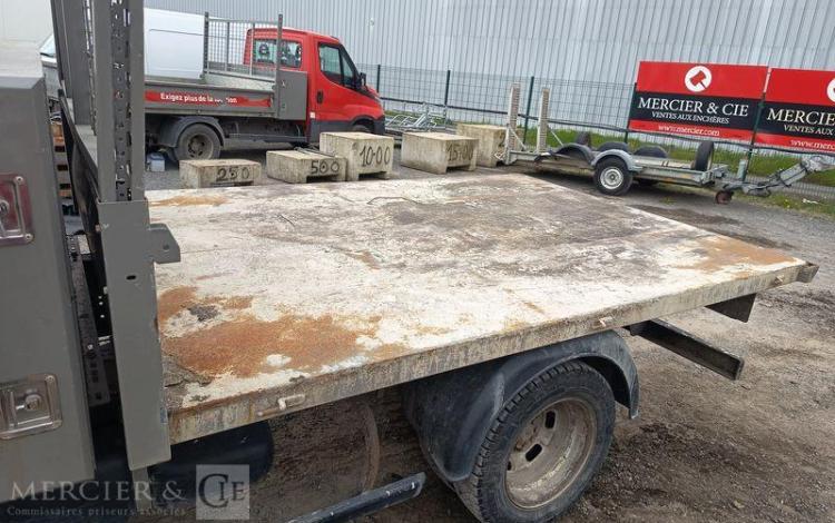 IVECO 35C13 BENNE SIMPLE CABINE COFFRE  EB-046-HV