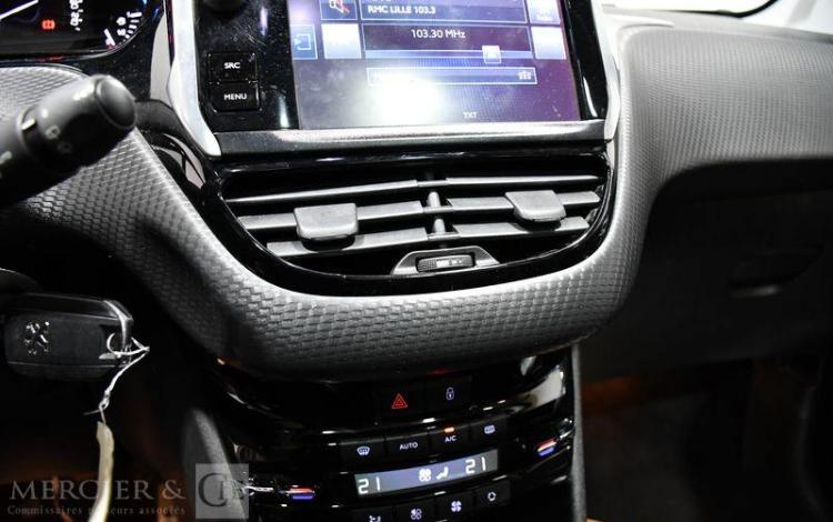 PEUGEOT 2008 1.2 PURETECH 110 FELINE TITANE EAT NOIR EB-116-TX