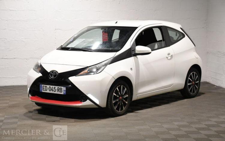 TOYOTA AYGO 1,0 VVTI 70 X-PLAY BLANC ED-045-RB