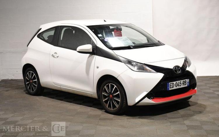 TOYOTA AYGO 1,0 VVTI 70 X-PLAY BLANC ED-045-RB