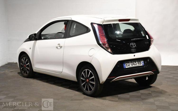 TOYOTA AYGO 1,0 VVTI 70 X-PLAY BLANC ED-045-RB