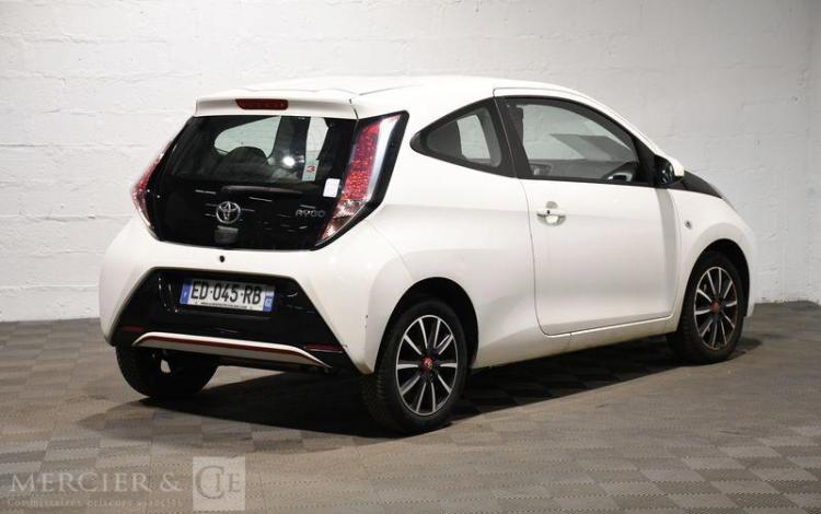 TOYOTA AYGO 1,0 VVTI 70 X-PLAY BLANC ED-045-RB