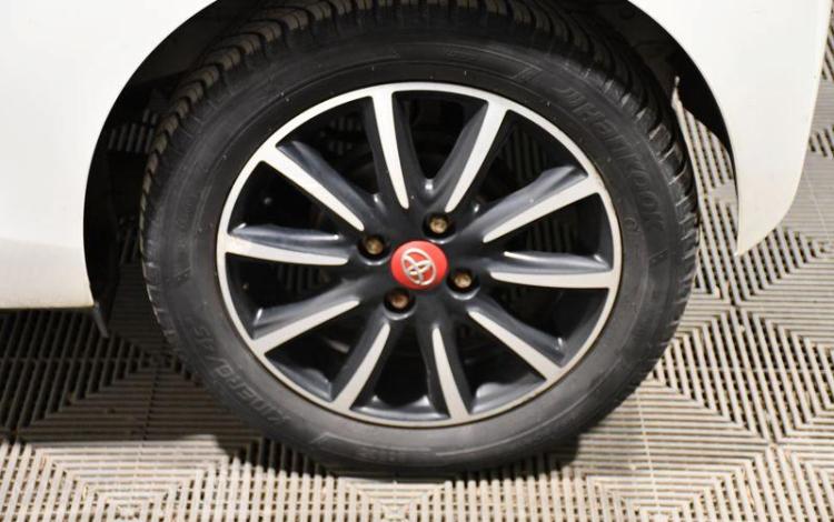 TOYOTA AYGO 1,0 VVTI 70 X-PLAY BLANC ED-045-RB