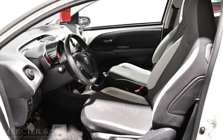 TOYOTA AYGO 1,0 VVTI 70 X-PLAY BLANC ED-045-RB