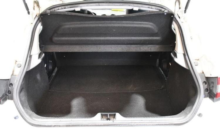 RENAULT CLIO BLANC ED-524-NA