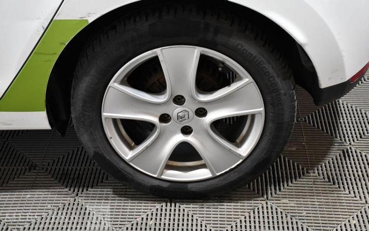 RENAULT CLIO BLANC ED-524-NA