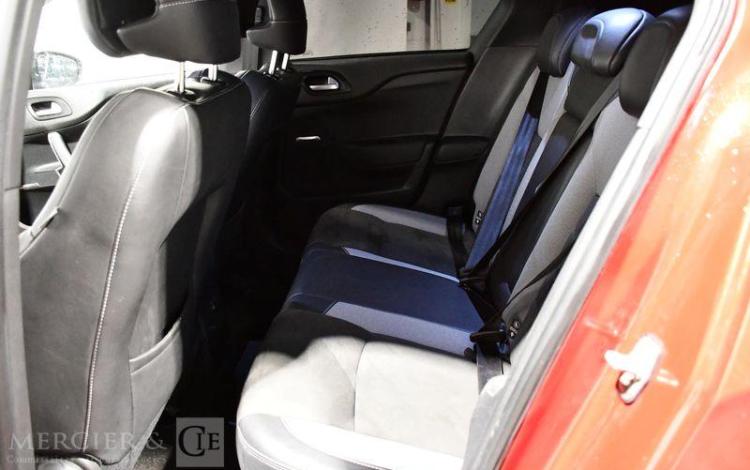 DS DS4 1,6 BLUE HDI 120 SO CHIC BVA ROUGE EE-137-XV