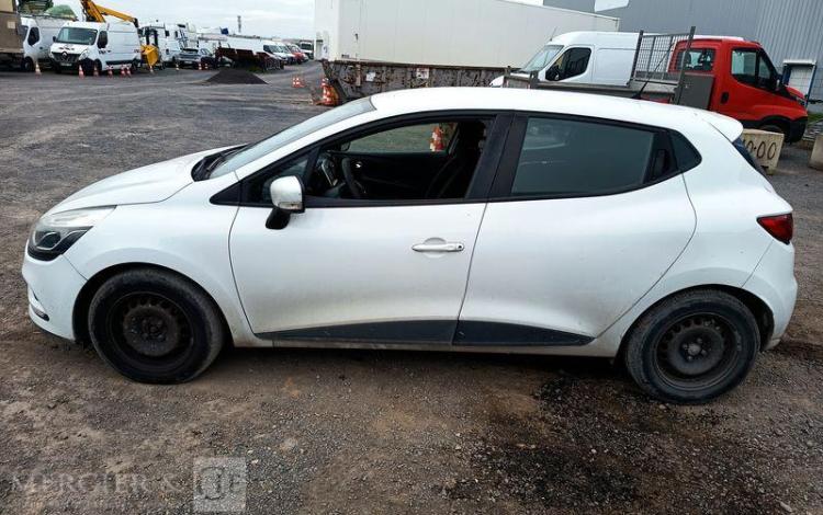 RENAULT CLIO BLANC EH-058-YM