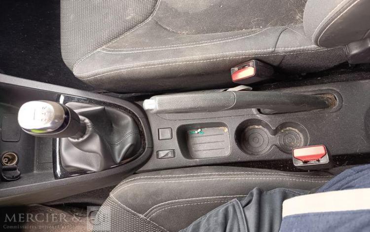 RENAULT CLIO BLANC EH-058-YM