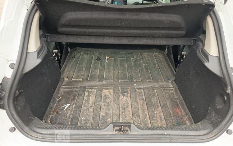 RENAULT CLIO BLANC EH-058-YM