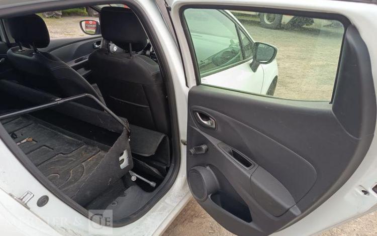 RENAULT CLIO BLANC EH-058-YM