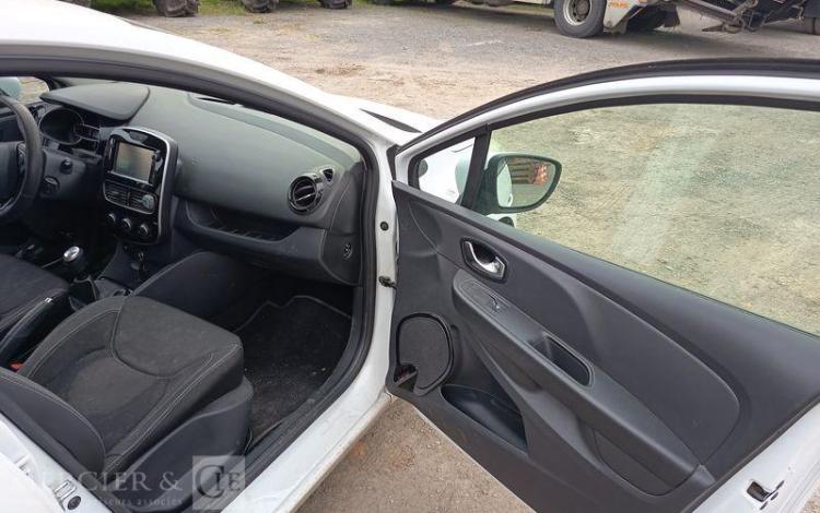 RENAULT CLIO BLANC EH-058-YM
