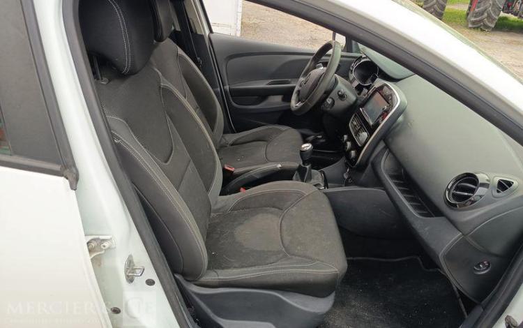 RENAULT CLIO BLANC EH-058-YM