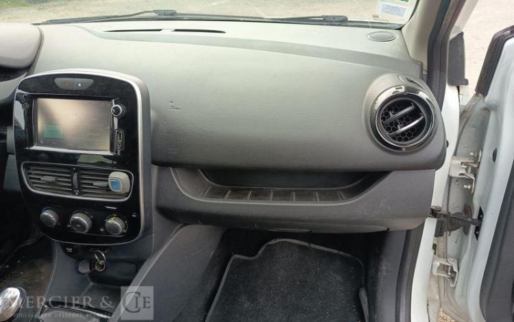 RENAULT CLIO BLANC EH-058-YM