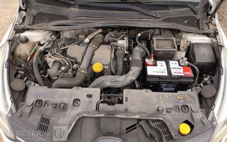 RENAULT CLIO BLANC EH-058-YM