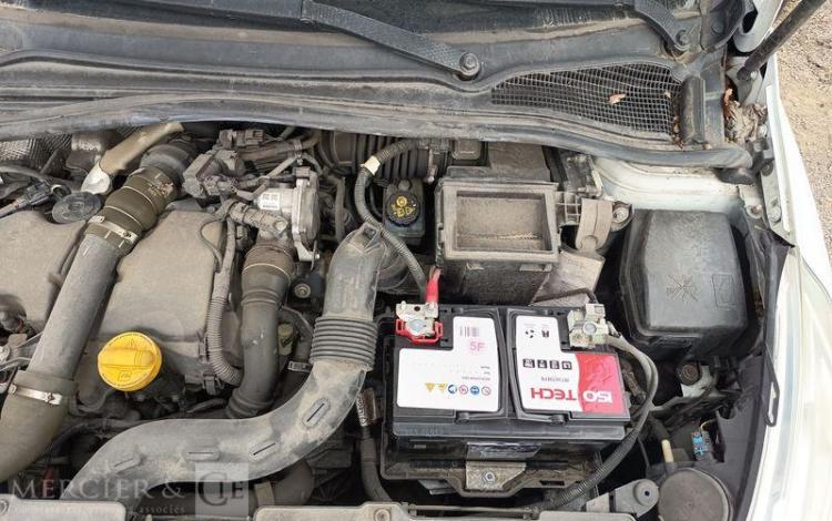 RENAULT CLIO BLANC EH-058-YM