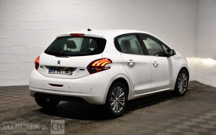 PEUGEOT 208 1.2 PURETECH 110ch ALLURE EAT BLANC EH-601-QL