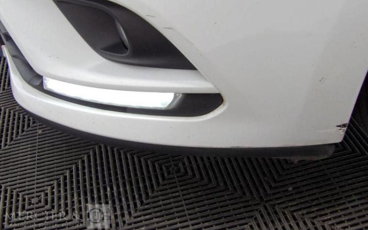 RENAULT CLIO IV BLANC EJ-200-MA