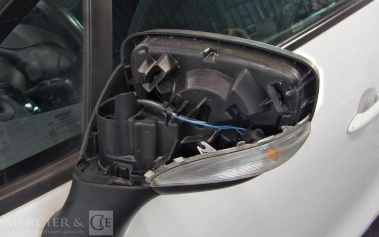 RENAULT CLIO IV BLANC EJ-200-MA