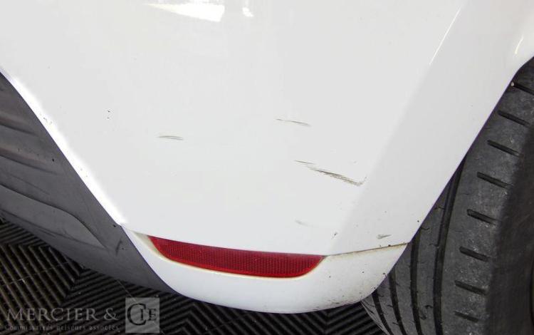 RENAULT CLIO IV BLANC EJ-200-MA