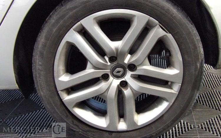 RENAULT CLIO IV BLANC EJ-529-QD