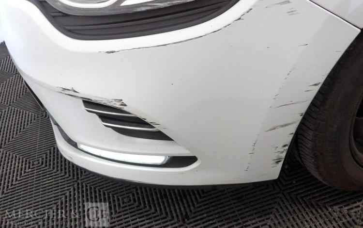 RENAULT CLIO IV BLANC EJ-574-PV