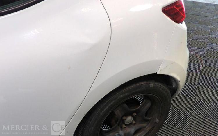 RENAULT CLIO IV BLANC EJ-574-PV