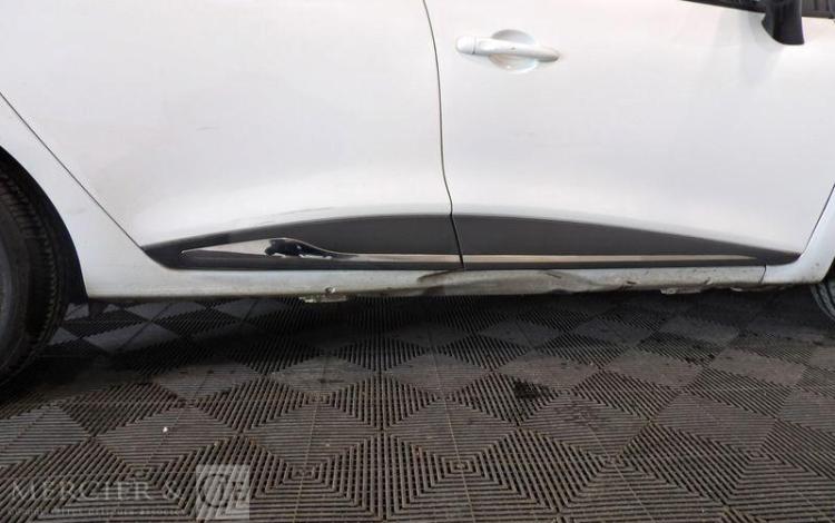 RENAULT CLIO IV BLANC EJ-574-PV
