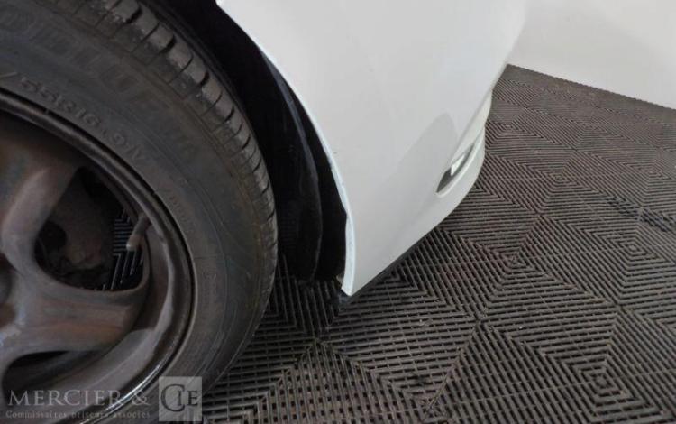 RENAULT CLIO IV BLANC EJ-574-PV