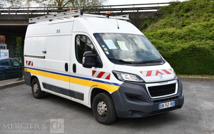 PEUGEOT BOXER 35 L2H2 2,0 130CH PREMIUM BLANC EN-741-VQ
