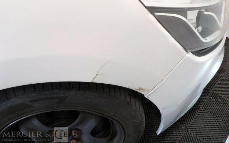 RENAULT CLIO IV BLANC EN-832-GG