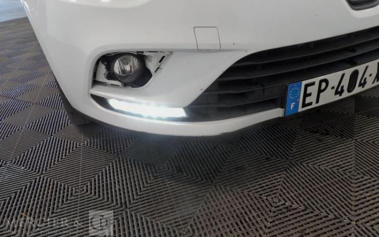 RENAULT CLIO IV BLANC EP-404-XH