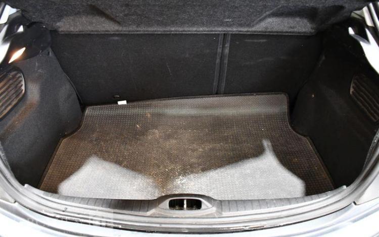 PEUGEOT 208 1.2 PURETECH 80CH STYLE GRIS EQ-932-YZ