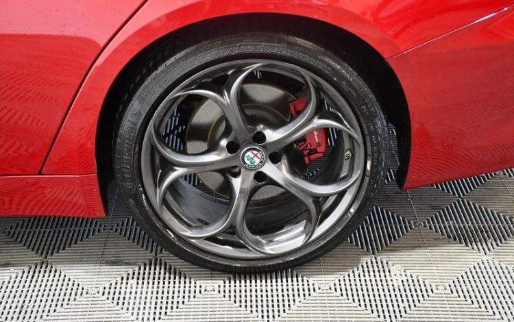 ALFAROMEO GIULIA 2,2 JTDM 180 SUPER BVA ROUGE ER-576-NZ