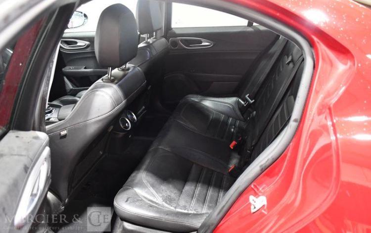 ALFAROMEO GIULIA 2,2 JTDM 180 SUPER BVA ROUGE ER-576-NZ