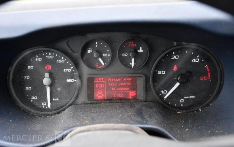 IVECO DAILY FOURGON 35S14 BVA BLANC EX-885-MH