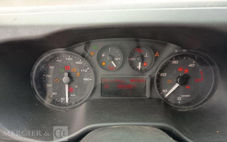 IVECO 35C12 BENNE SIMPLE CABINE COFFRE  EY-734-WL