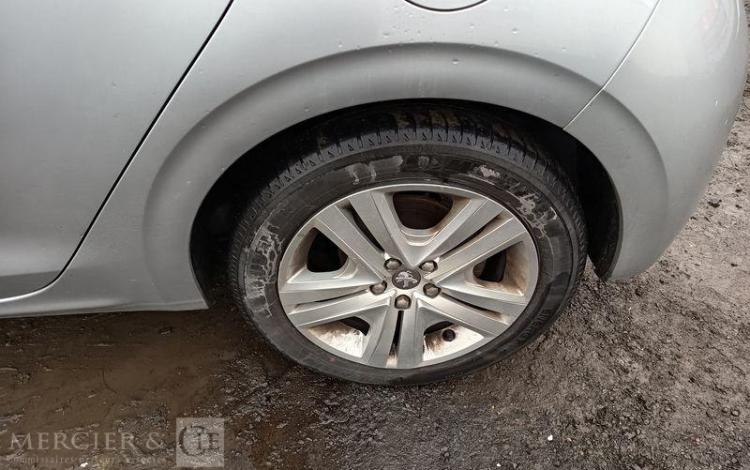 PEUGEOT 208 1.5 BLUEHDI 100 ALLURE BUSINESS GRIS FB-790-WX