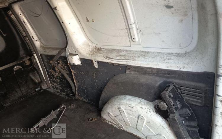 RENAULT KANGOO MAXI 1.5 DCI 110 GRAND-VOLUME CONFORT – DIESEL – 161933 KMS – ANNEE 2018 BLANC FB-920-YD