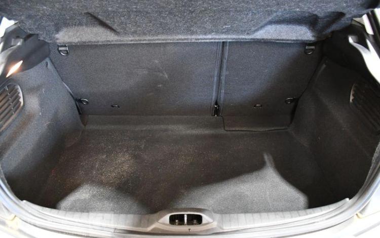 PEUGEOT 208 1,2 PURE TECH GRIS FD-829-KG