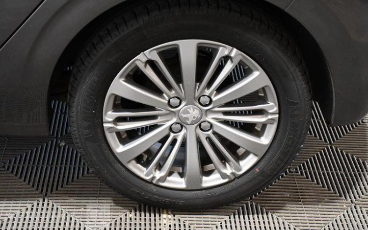 PEUGEOT 208 1,2 PURE TECH GRIS FD-829-KG