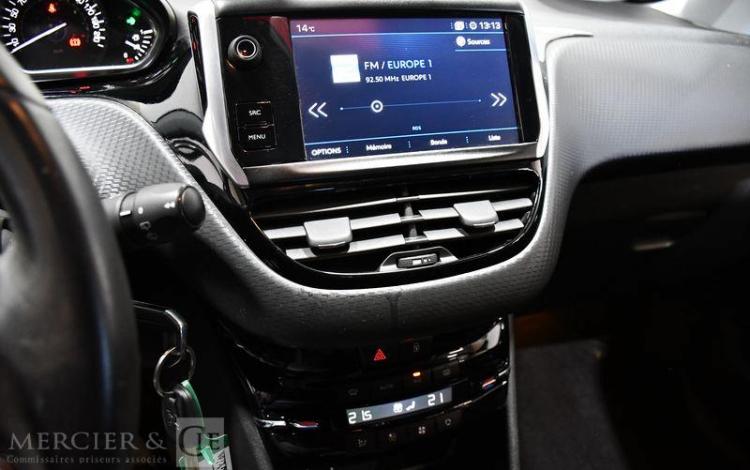 PEUGEOT 208 1,2 PURE TECH GRIS FD-829-KG