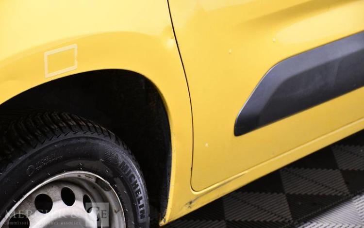 CITROEN BERLINGO VAN TAILLE M CLUB BLUEHDI 130CH EAT8
 JAUNE FE-072-VF