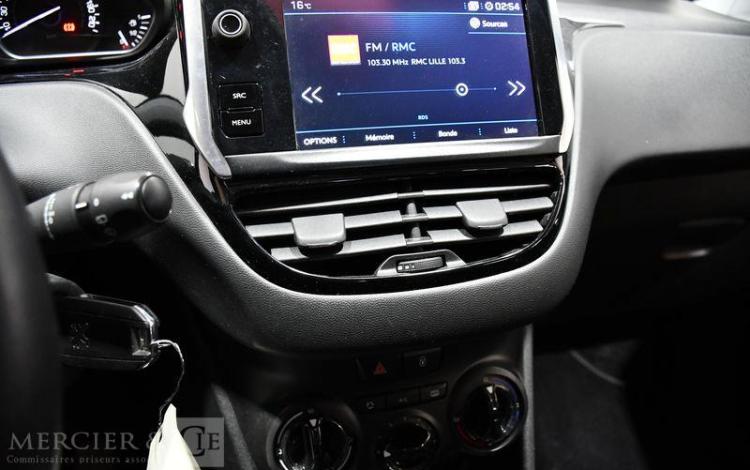 PEUGEOT 208 1.5 BLUEHDI 100ch ALLURE BLANC FE-447-FK